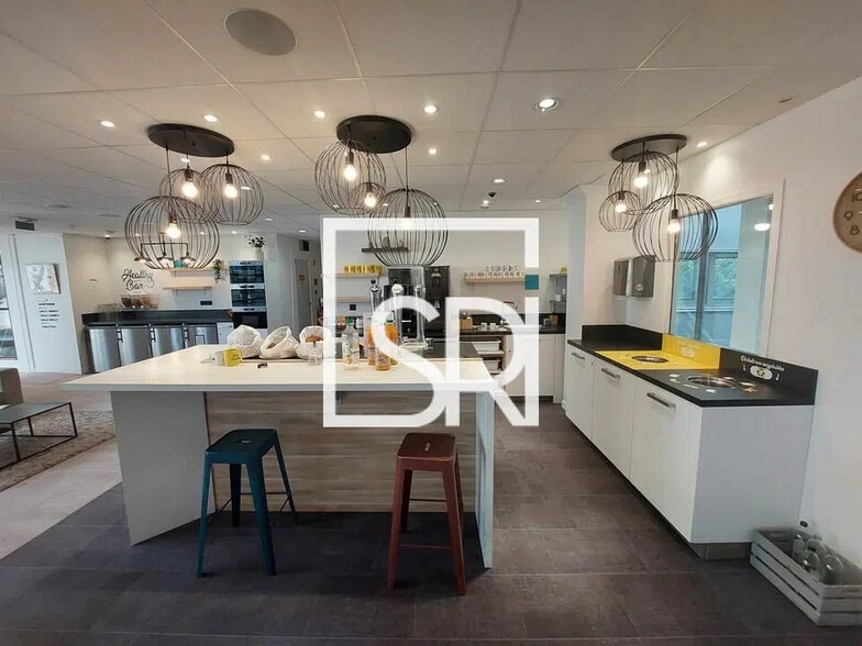 Bureau dans Clermont-Ferrand à louer - Photo de l’immeuble – Image 1 sur 12