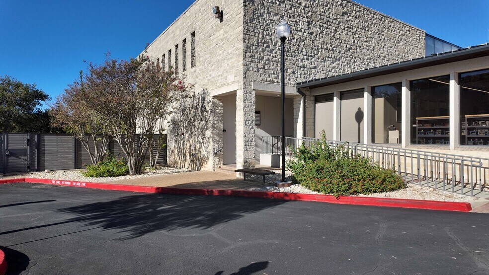 741 Water St, Kerrville, TX à louer - Photo de l’immeuble – Image 2 sur 19