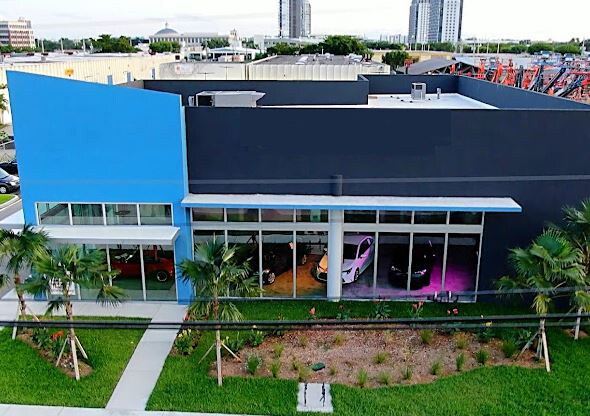 NW 58th St, Doral, FL à vendre - Photo de l’immeuble – Image 2 sur 8
