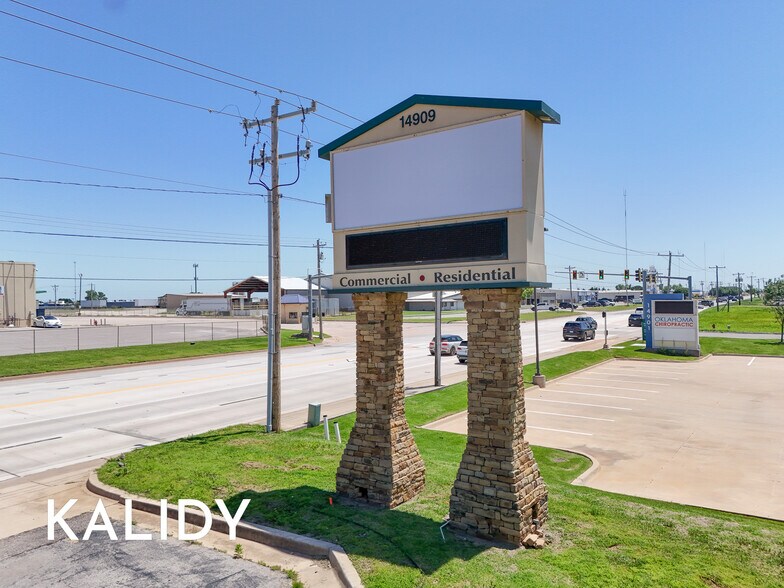 14909 N Kelly Ave, Edmond, OK à louer - Photo de l’immeuble – Image 1 sur 54