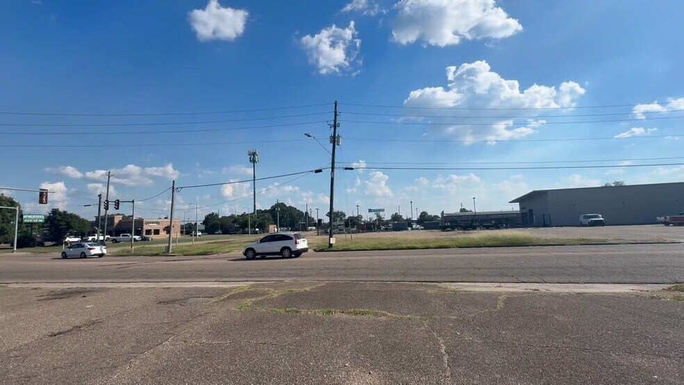 W 5th corner of 12th Avenue St, Laurel, MS à vendre - Vidéo sur l’annonce professionnelle – Image 2 sur 6