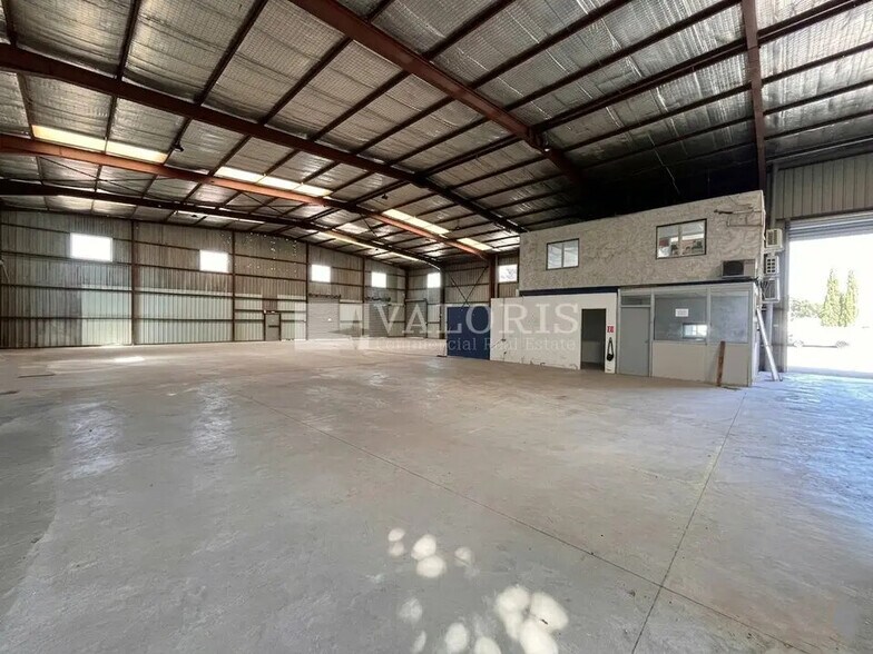 Local d’activités dans Velaux à louer - Photo de l’immeuble – Image 3 sur 7