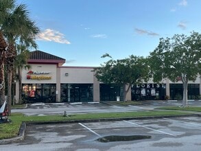 11571-11581 Gladiolus Dr, Fort Myers, FL à louer Photo intérieure– Image 1 sur 1