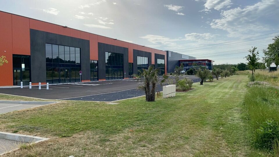 Local commercial dans Saint-Quentin-Fallavier à louer - Photo de l’immeuble – Image 1 sur 6