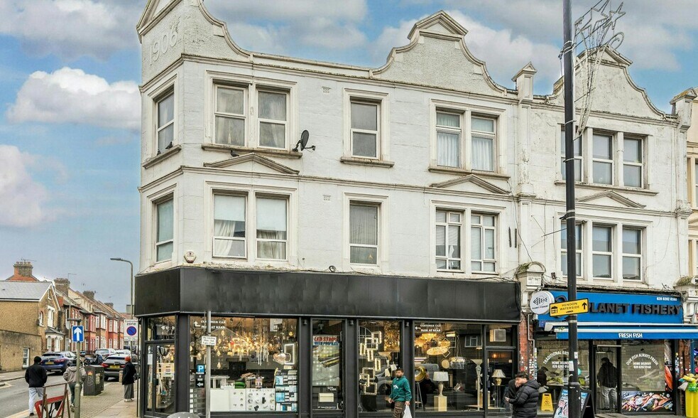 220-222 West Hendon Broadway, Londres à louer - Photo de l’immeuble – Image 1 sur 15