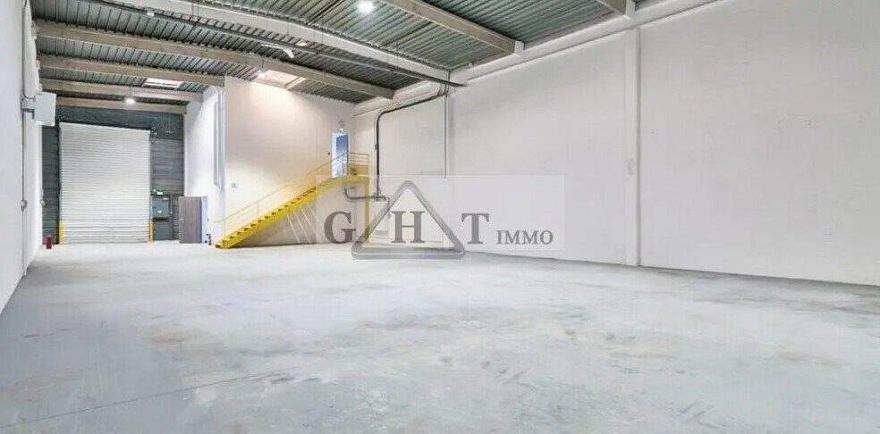 Bureau dans Torcy à louer - Photo de l’immeuble – Image 1 sur 3