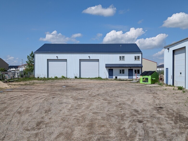 949 Redonda St, Winnipeg, MB à louer - Photo de l’immeuble – Image 2 sur 15