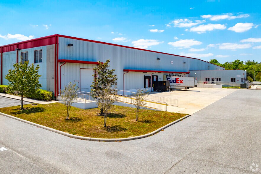 7980 Grissom Pkwy, Titusville, FL à vendre - Photo principale – Image 1 sur 1