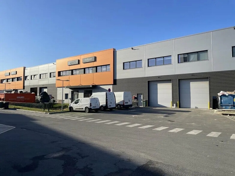 Local d’activités dans Romainville à louer - Photo de l’immeuble – Image 1 sur 5