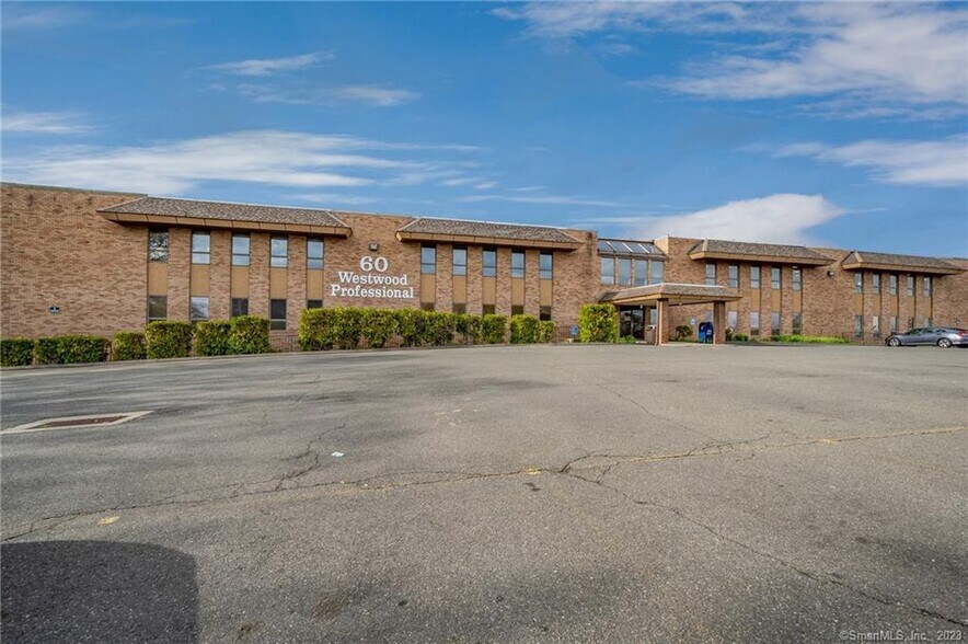 60 Westwood Ave, Waterbury, CT à vendre - Photo de l’immeuble – Image 2 sur 10