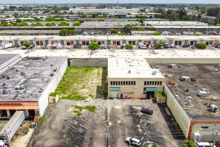 6965 NW 46th St, Miami, FL à vendre - Photo de l’immeuble – Image 3 sur 5