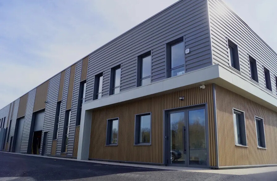 Local d'activités dans Trévoux à vendre - Photo de l’immeuble – Image 2 sur 2