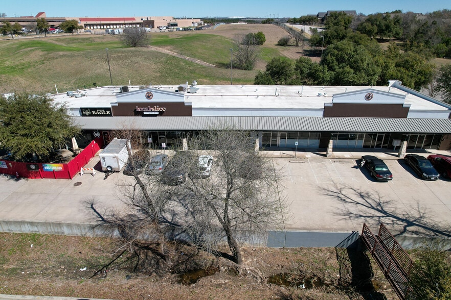 8201 Cross Park Dr, Austin, TX à louer - Photo de l’immeuble – Image 3 sur 20