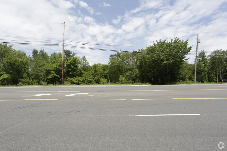 132 Rockingham Rd, Londonderry, NH à louer - Photo de l’immeuble – Image 3 sur 9