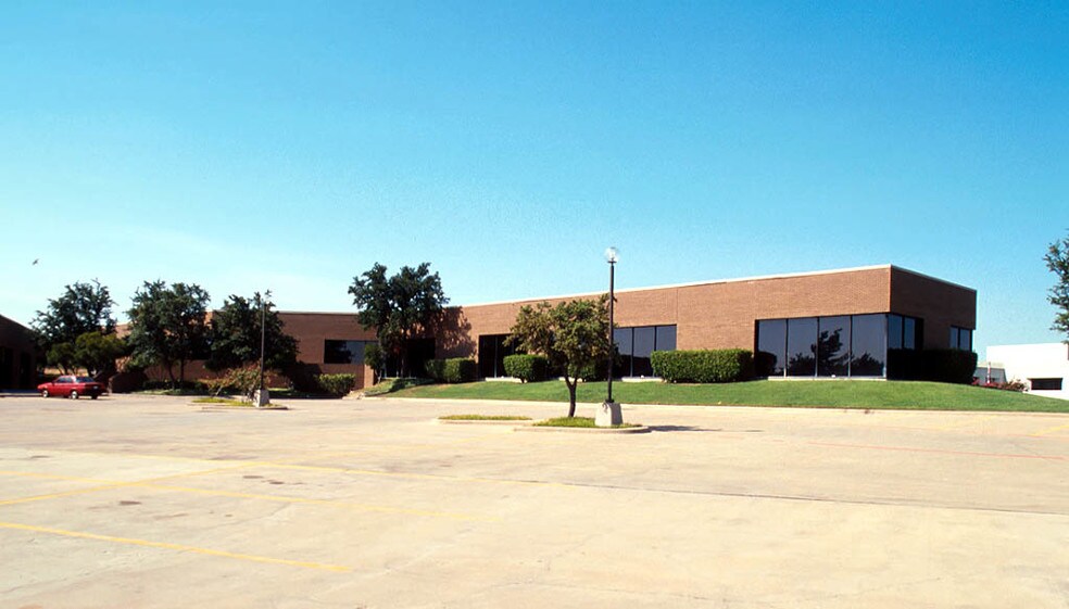 1610 Corporate Ct, Irving, TX à louer - Photo de l’immeuble – Image 3 sur 40