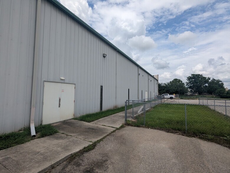 16310 Chimney Rock Rd, Houston, TX à vendre - Photo de l’immeuble – Image 2 sur 7