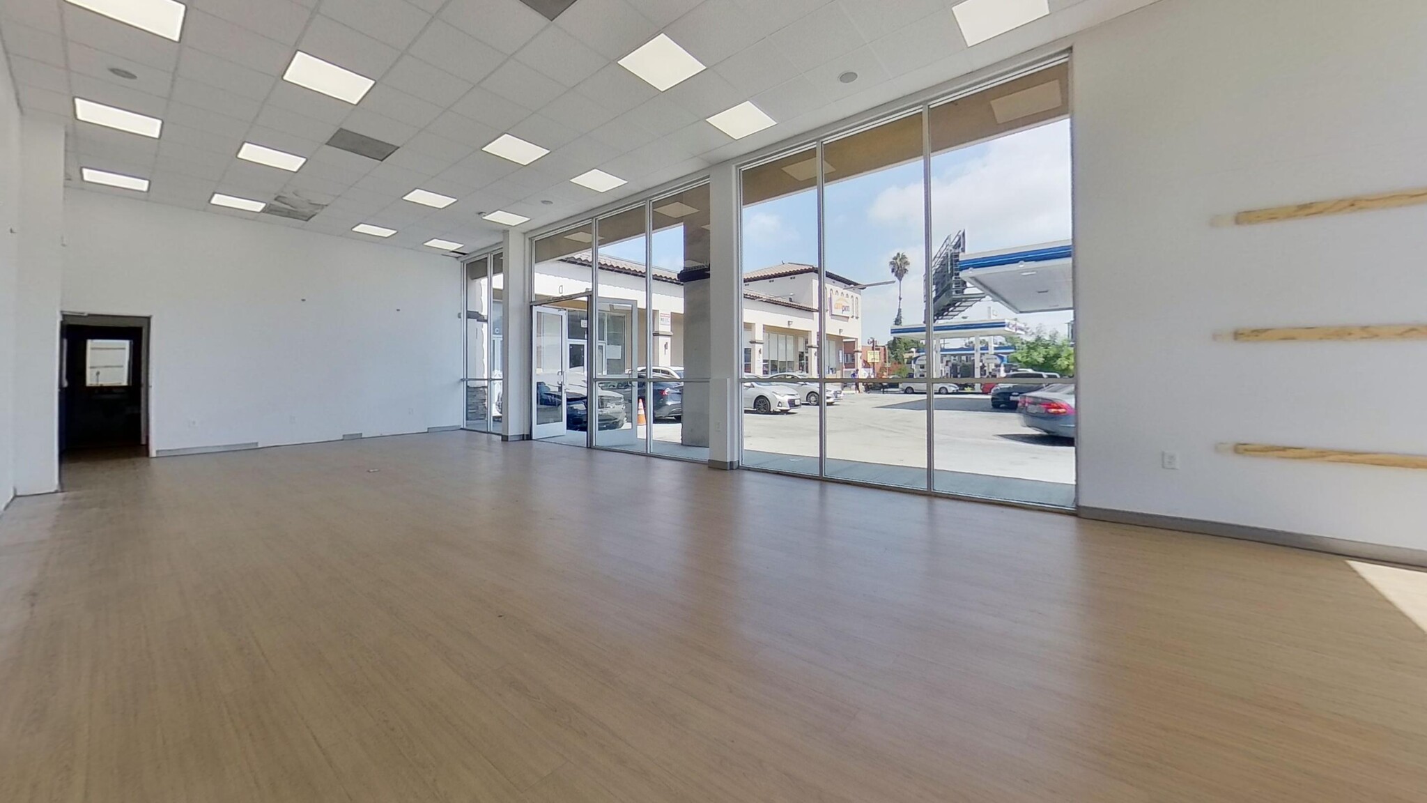 3411 W Florence Ave, Los Angeles, CA à louer Photo de l’immeuble– Image 1 sur 24