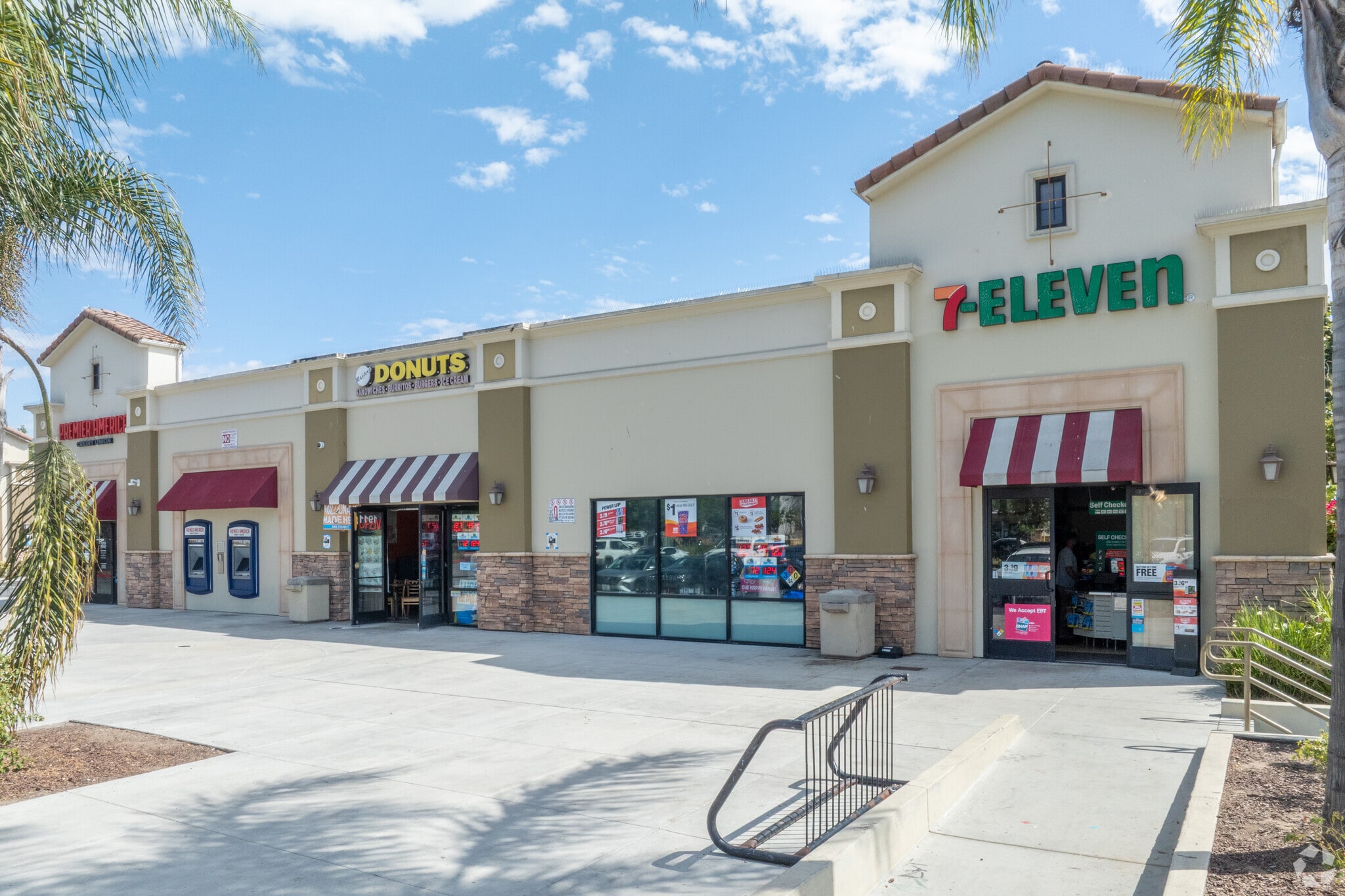 1911 N Oxnard Blvd, Oxnard, CA à louer Photo principale– Image 1 sur 4