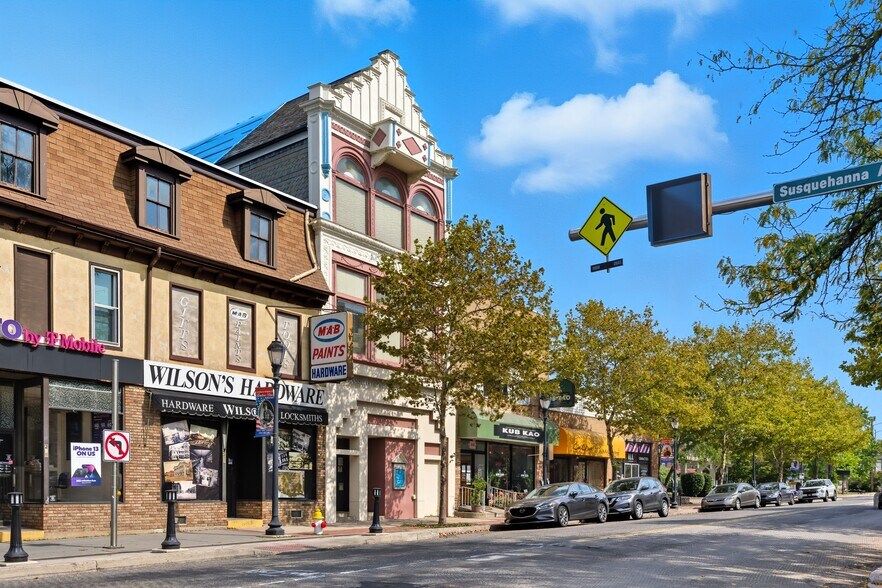 215 W Main St, Lansdale, PA à vendre - Photo de l’immeuble – Image 2 sur 28