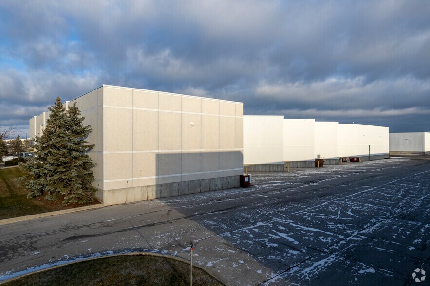 3535 Laird Rd, Mississauga, ON à louer - Photo de l’immeuble – Image 3 sur 5