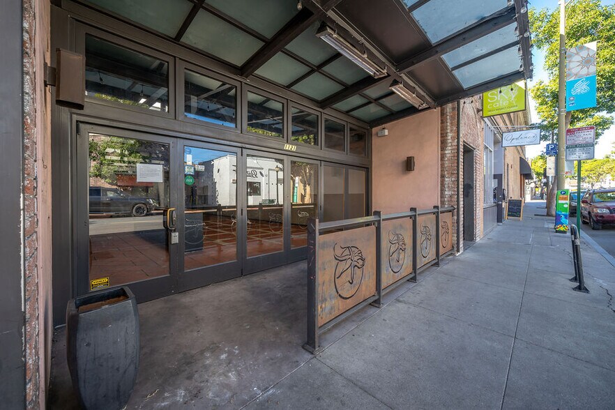 1121 Broad St, San Luis Obispo, CA à vendre - Photo de l’immeuble – Image 1 sur 36