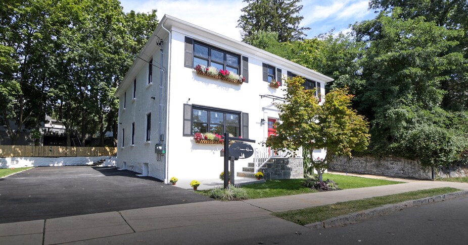 25 Van Duzen Pl, Tuckahoe, NY à vendre - Photo principale – Image 1 sur 31