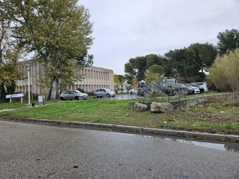 Bureau dans Vitrolles à louer - Photo de l’immeuble – Image 2 sur 19