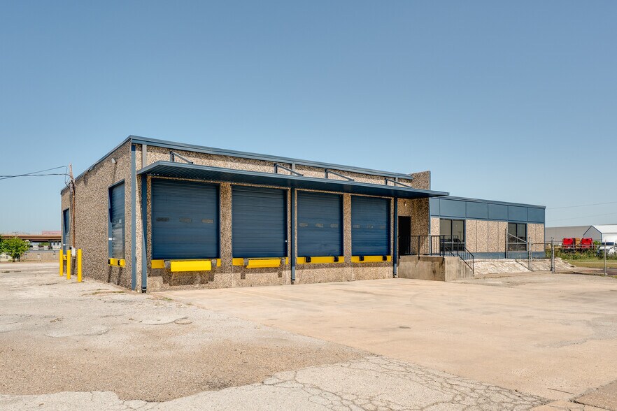 2560 E Long Ave, Fort Worth, TX à louer - Photo de l’immeuble – Image 3 sur 10