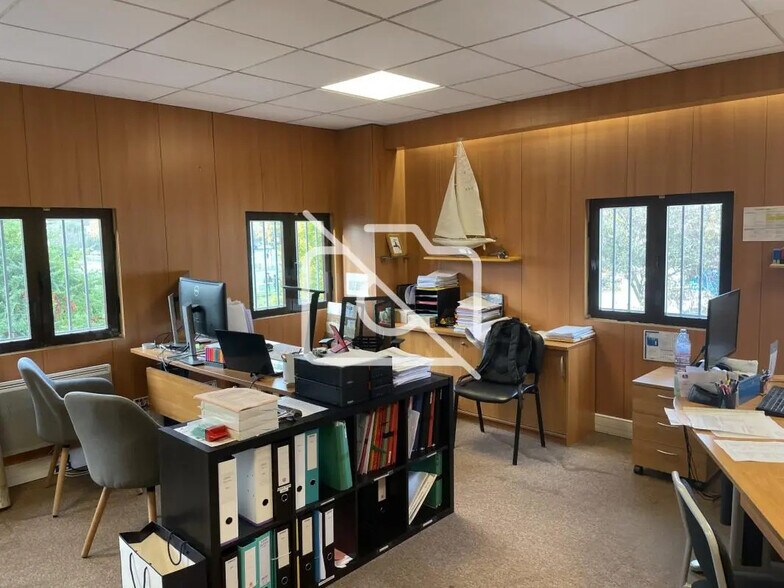 Industriel/Logistique dans Champigny-sur-Marne à vendre - Photo de l’immeuble – Image 3 sur 4