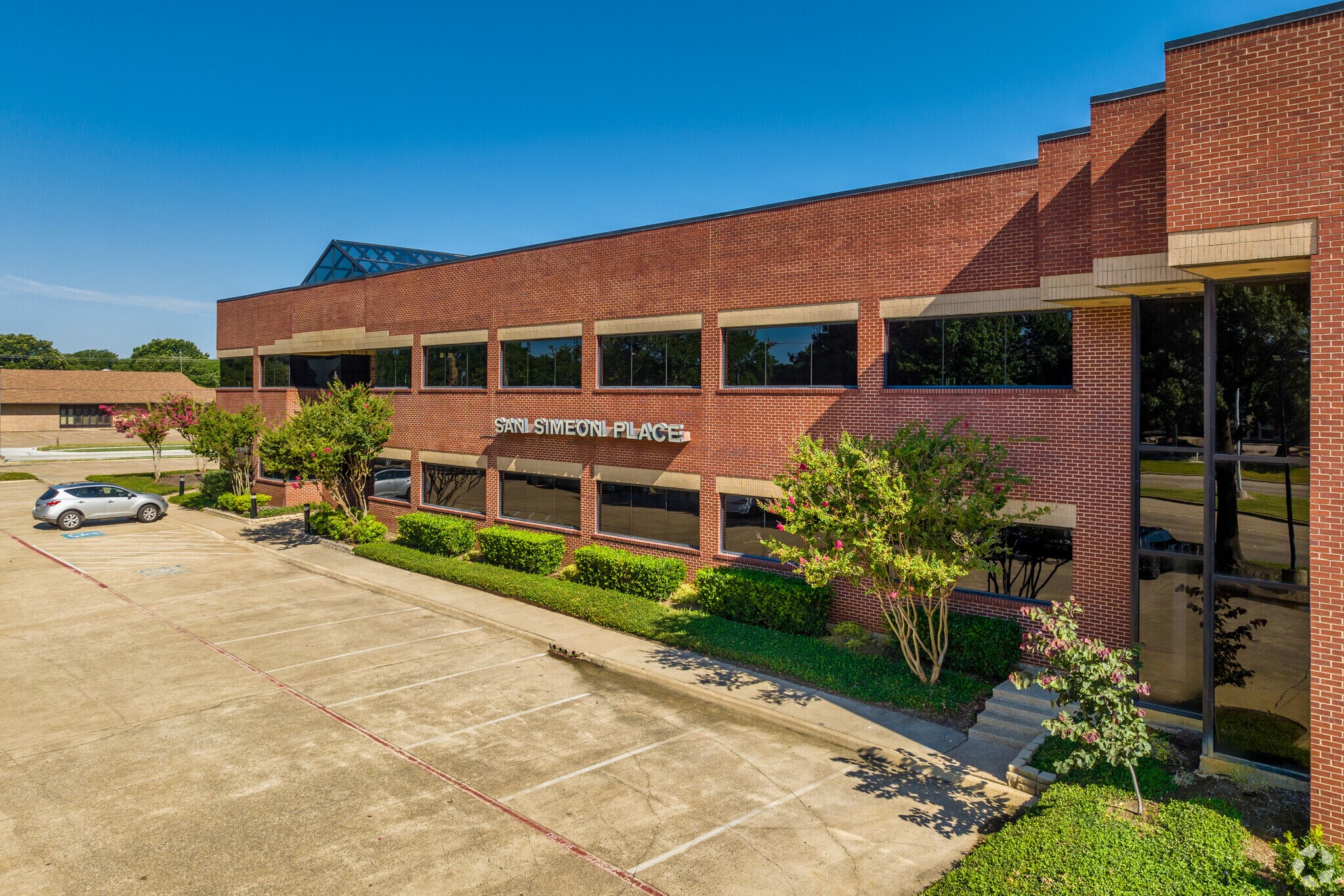 2121 W Spring Creek Pky, Plano, TX à louer Photo principale– Image 1 sur 23
