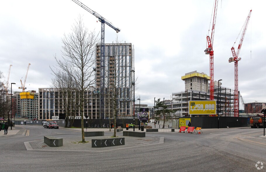 Dingwall Rd, Croydon à louer - Photo de l’immeuble – Image 1 sur 2