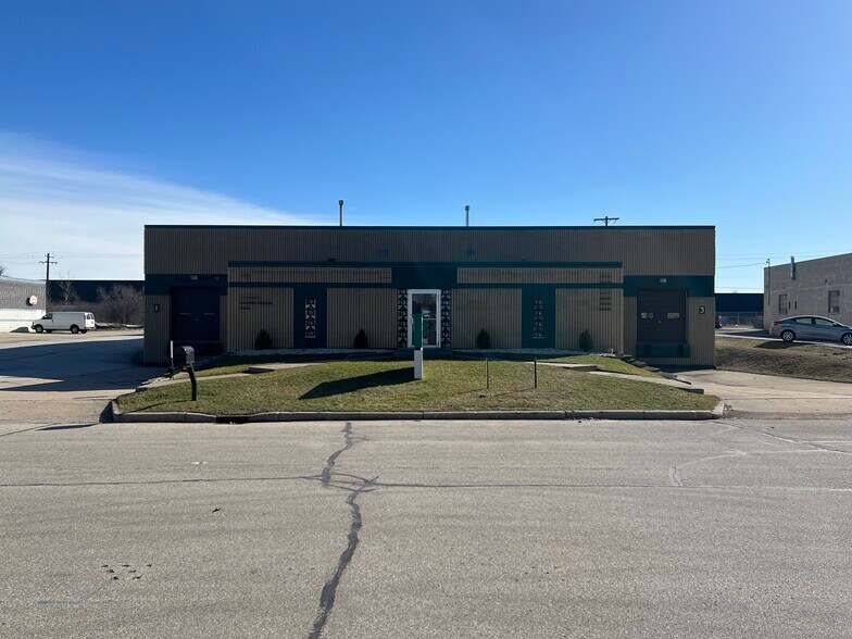 N90W14635 Commerce Dr, Menomonee Falls, WI à vendre - Photo de l’immeuble – Image 2 sur 26