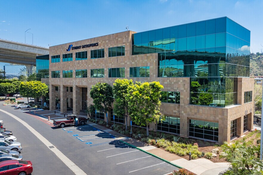 9095 Rio San Diego Dr, San Diego, CA à louer - Photo de l’immeuble – Image 1 sur 5