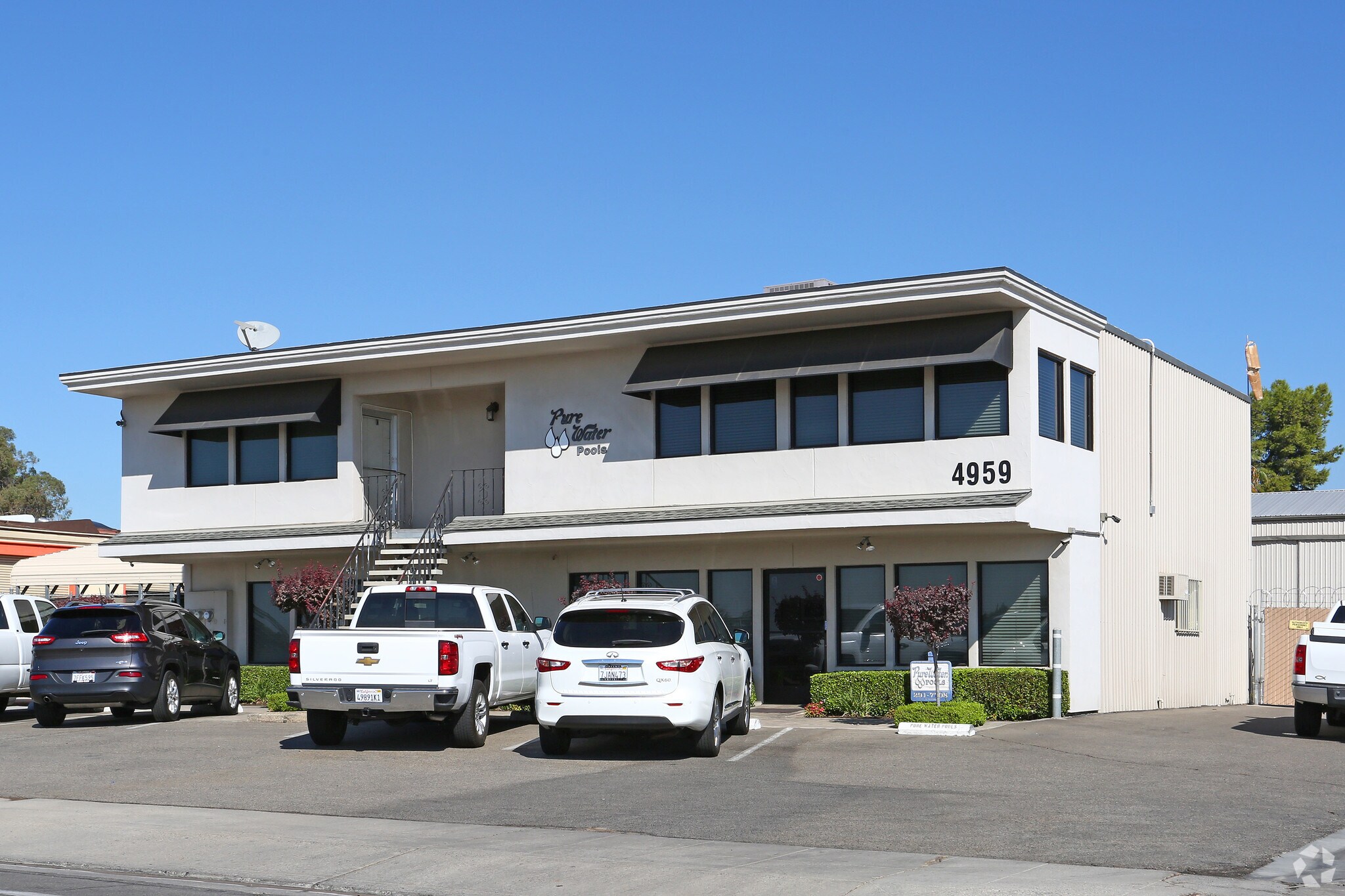 4959 E Dakota Ave, Fresno, CA à louer Photo principale– Image 1 sur 6