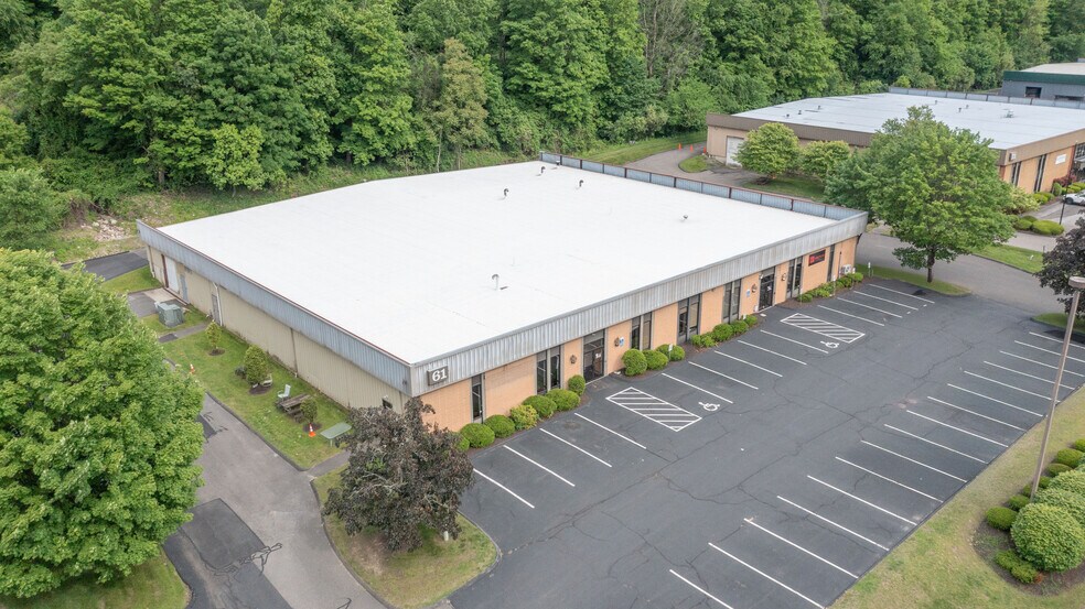 61 Commerce Rd, Brookfield, CT à louer - Photo de l’immeuble – Image 1 sur 14