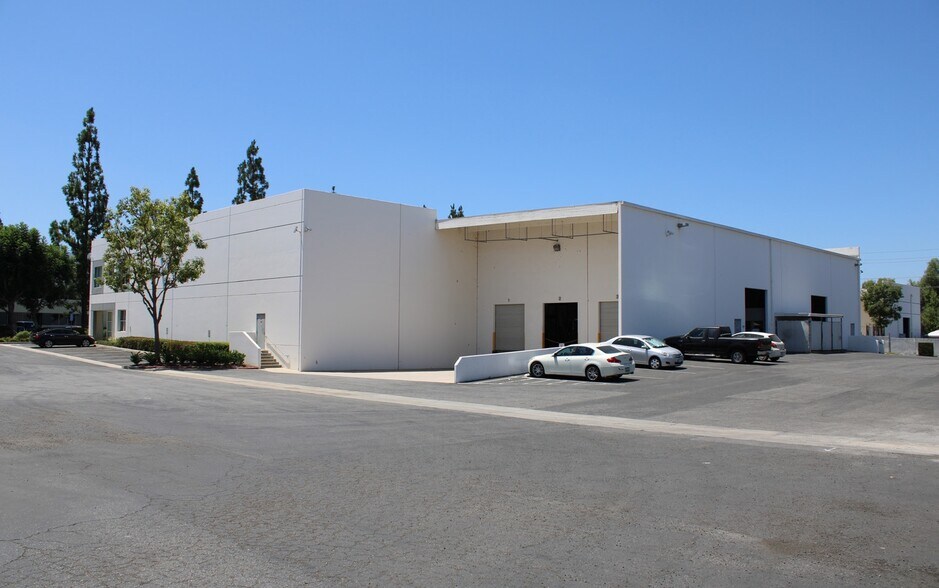 1477 Davril Cir, Corona, CA à louer - Photo de l’immeuble – Image 3 sur 6