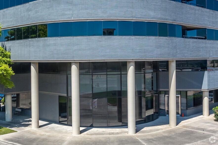8300 FM 1960 Rd W, Houston, TX à louer - Photo de l’immeuble – Image 3 sur 12