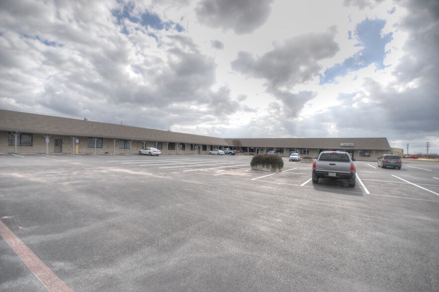 305 Limestone Ter, Jarrell, TX à louer - Photo de l’immeuble – Image 3 sur 18