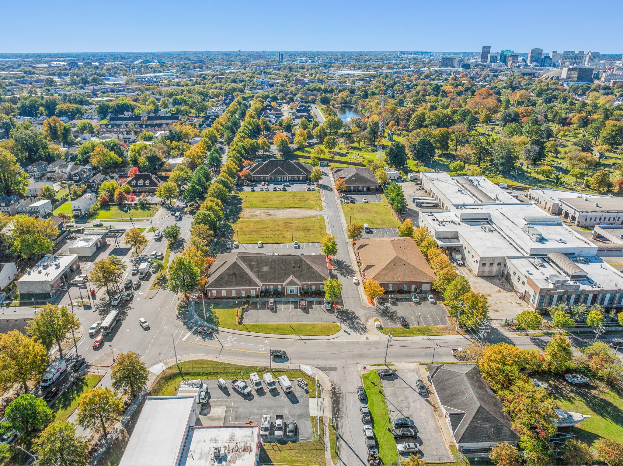 Development Site in Executive Center portefeuille de 3 biens à vendre sur LoopNet.fr Photo de l’immeuble– Image 1 sur 6