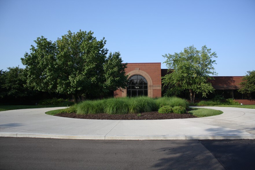 9775 Crosspoint Blvd, Indianapolis, IN à louer - Photo de l’immeuble – Image 2 sur 4