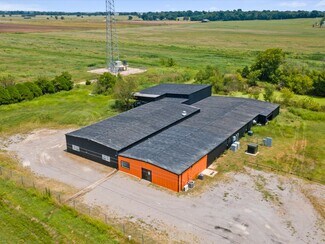 Plus de détails pour 700 N Main St, Lexington, OK - Industriel/Logistique à vendre