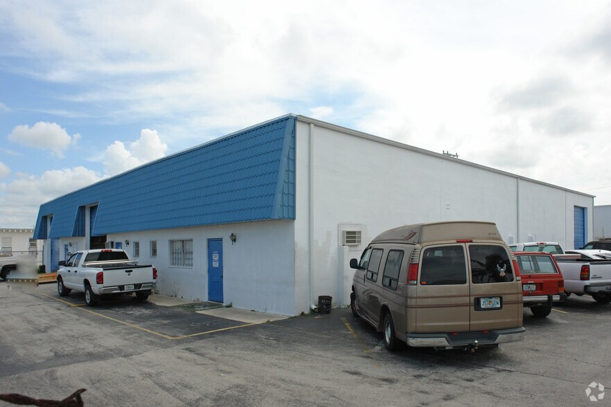 120 Reed Rd, Lake Park, FL à vendre - Photo de l’immeuble – Image 3 sur 3