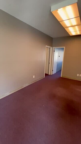 705 Veterans Blvd, Redwood City, CA à vendre - Vidéo sur l’annonce professionnelle – Image 2 sur 22