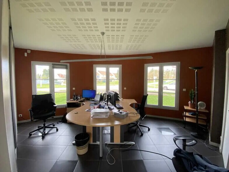 Bureau dans Franqueville-Saint-Pierre à vendre - Photo de l’immeuble – Image 2 sur 5