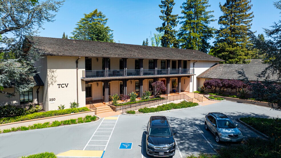 250 Middlefield Rd, Menlo Park, CA à louer - Photo de l’immeuble – Image 1 sur 24