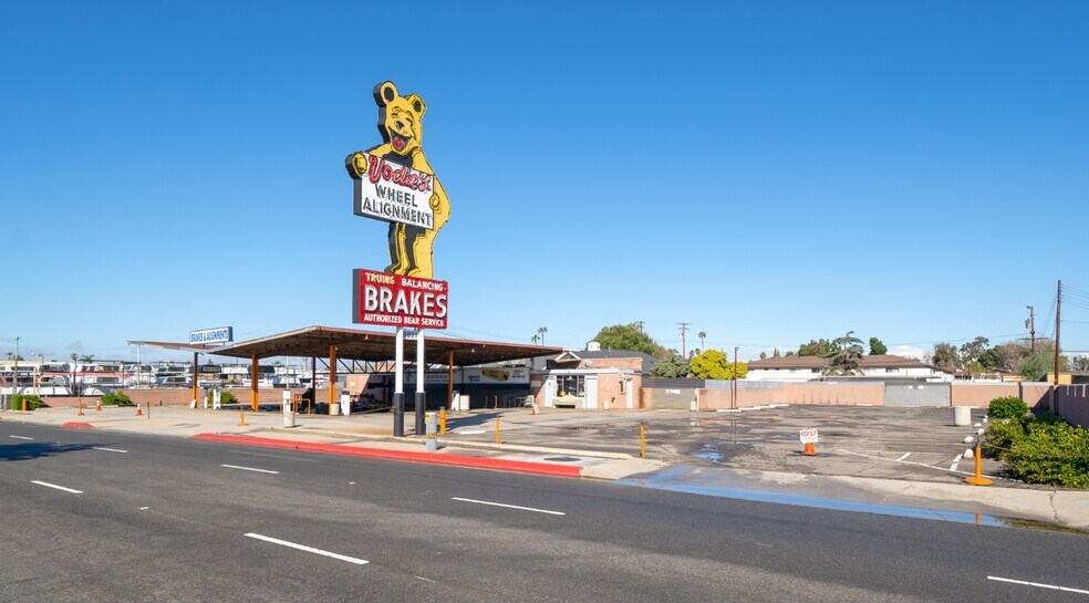 9891-9901 Garden Grove Blvd, Garden Grove, CA à vendre - Photo de l’immeuble – Image 3 sur 7
