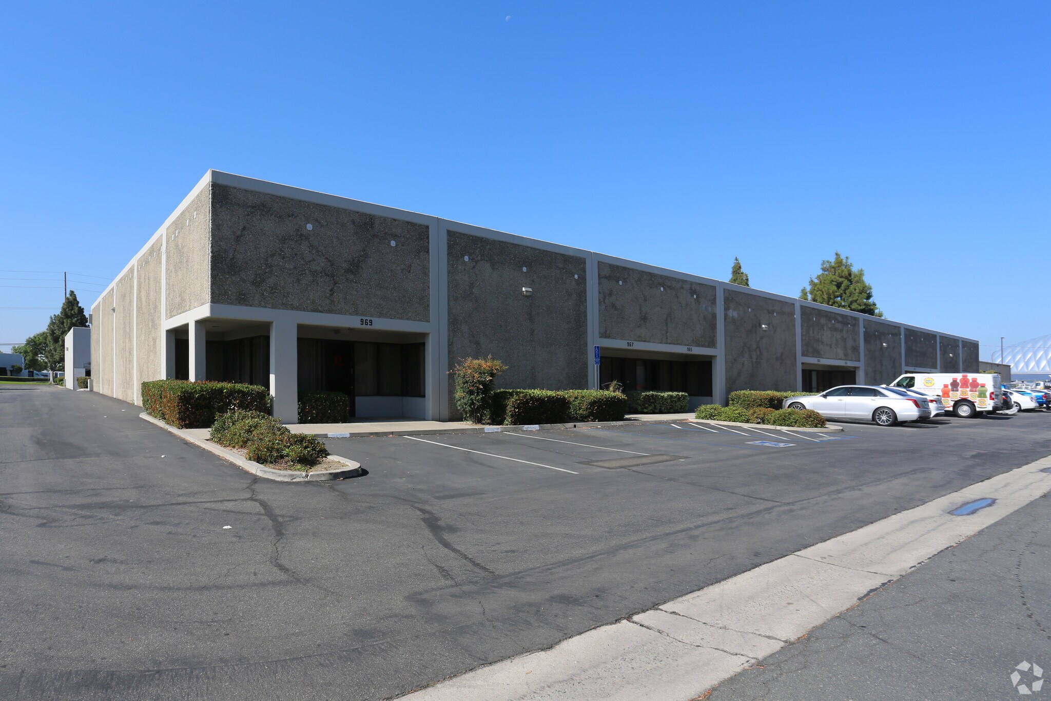 955-969 N Eckhoff St, Orange, CA à louer Photo de l’immeuble– Image 1 sur 13