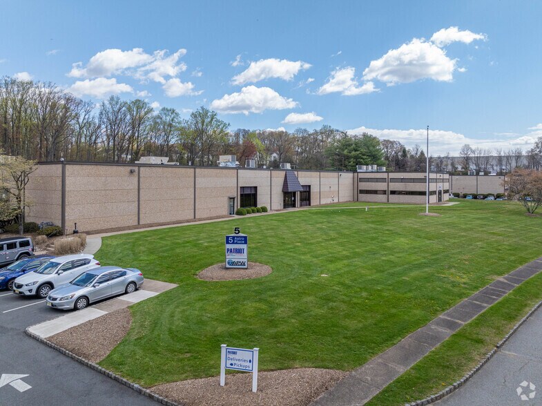 5 Astro Pl, Denville, NJ à louer - Photo de l’immeuble – Image 2 sur 8