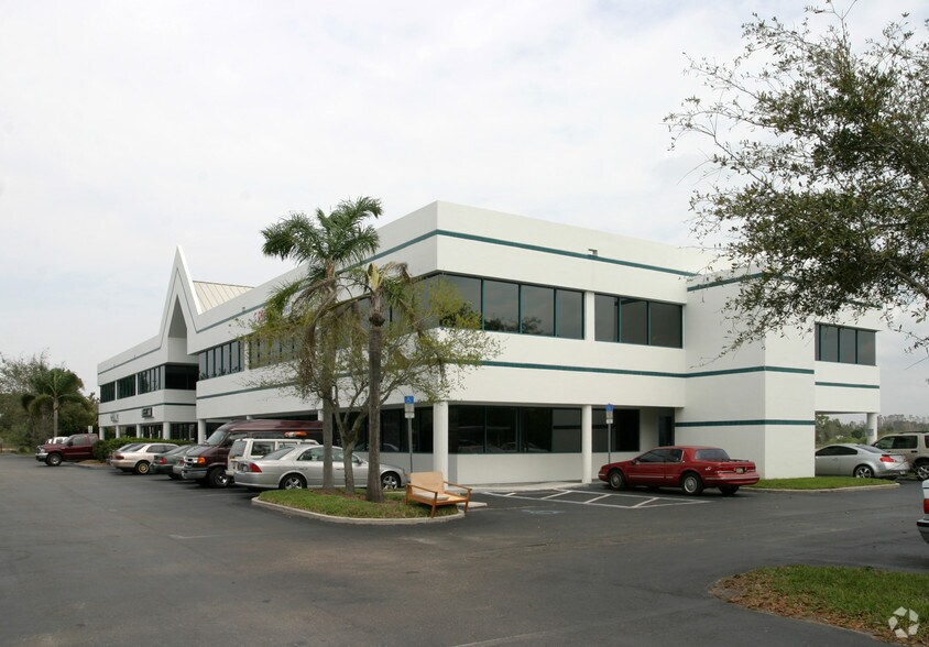 17595 S Tamiami Trl, Fort Myers, FL à louer - Photo de l’immeuble – Image 2 sur 64