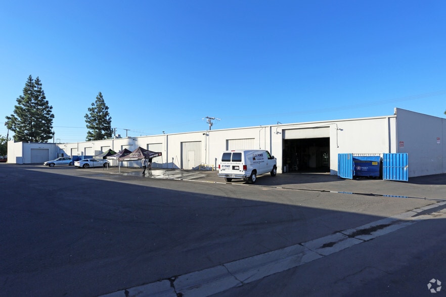 2821 E White Star Ave, Anaheim, CA à louer - Photo de l’immeuble – Image 3 sur 8